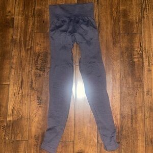 Ribbed Mid-Waisted Contour Leggings
Grey